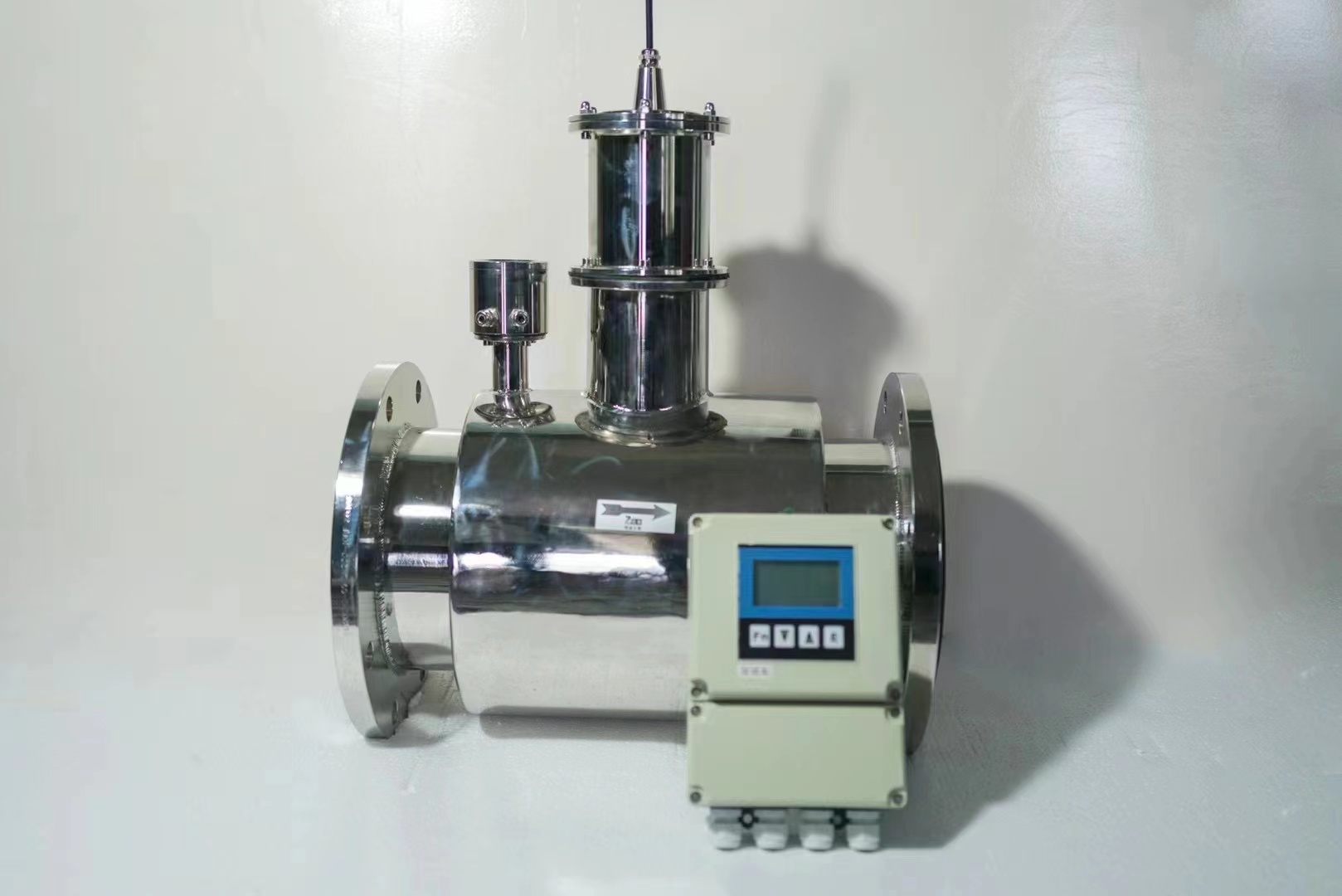 非满管电磁流量计让您告别不满管液体流量监测的困扰